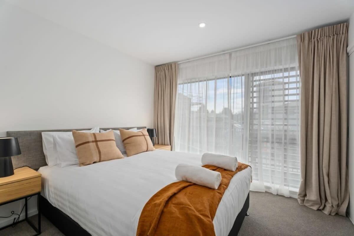 Alps And Lake Retreat Wanaka Albert Town Exteriör bild