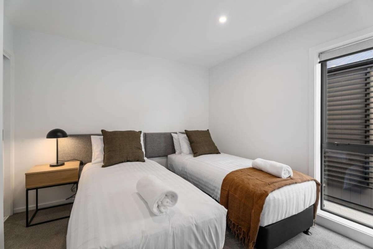 Alps And Lake Retreat Wanaka Albert Town Exteriör bild