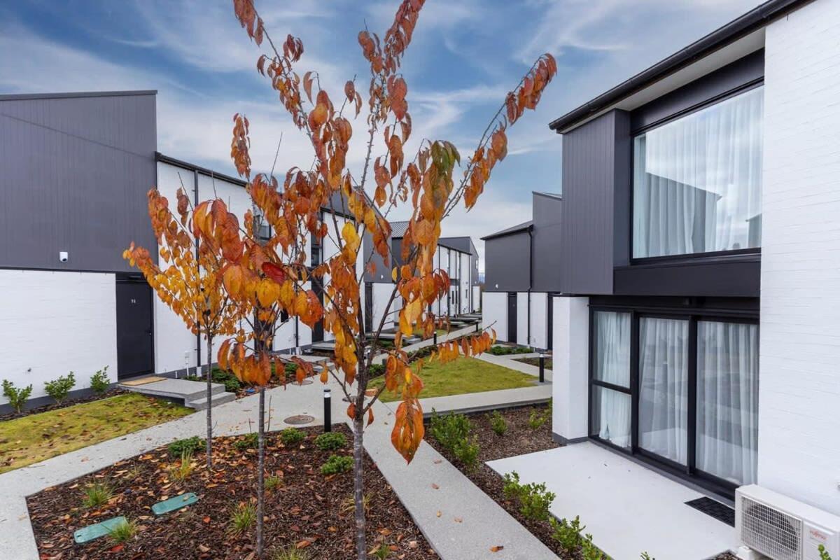 Alps And Lake Retreat Wanaka Albert Town Exteriör bild